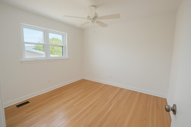 Photo - 1215 Balmoral Ave Unit 1