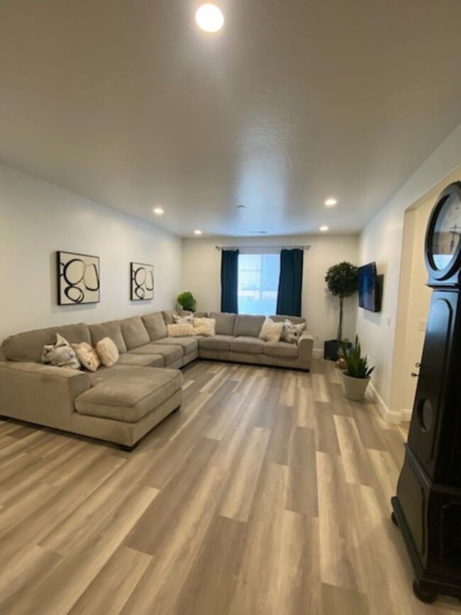 Photo - Ivory Town Home in Escondido Community!