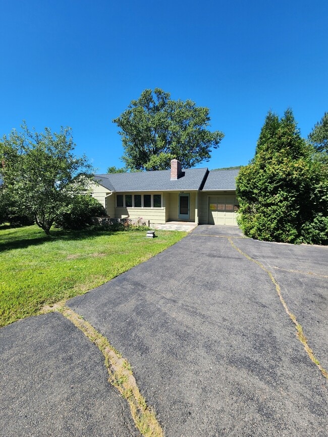 Building Photo - 204 Stafford Rd Rental