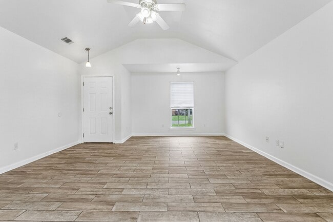 Photo - 3531 Adrian St