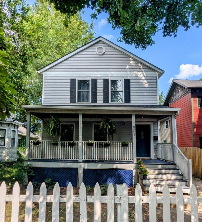 Building Photo - 1801 W 47th St Rental