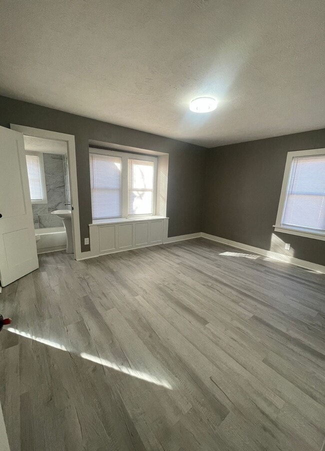 Photo - 308 E Madison St Condo Unit 5