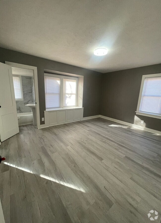 Building Photo - 308 E Madison St Unit 5 Rental