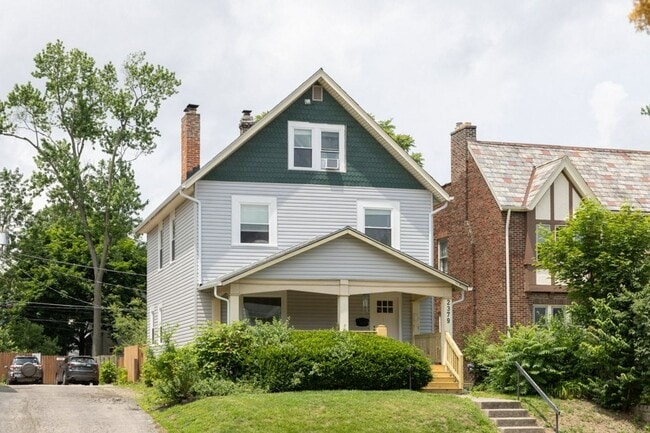 Photo - 2379 Summit St