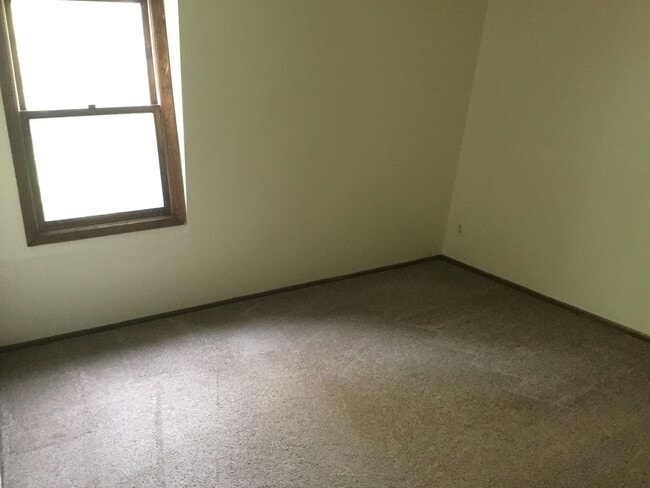 Photo - 8911-B N 95th St