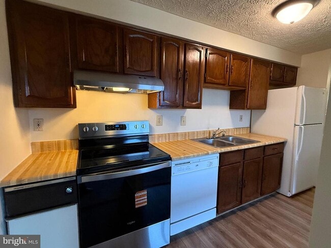 Building Photo - 997 Heather Ridge Dr Unit 3G