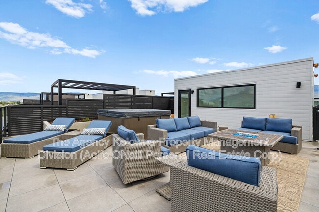 Building Photo - 3389 Lakeshore Rd Unit 602