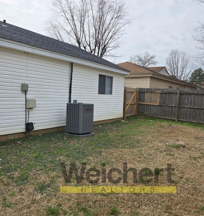 Photo - 3 Bed 1 bath home with a fenced in yard in Paragould