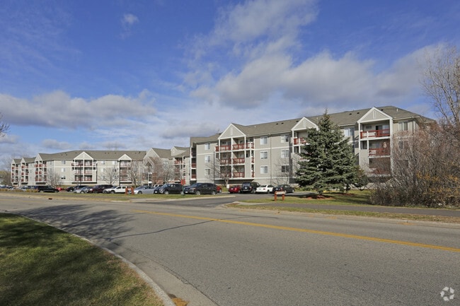 Building - Briar Pond Apartments