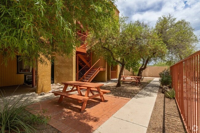 Photo - 102 W Roger Rd Unidad 1208