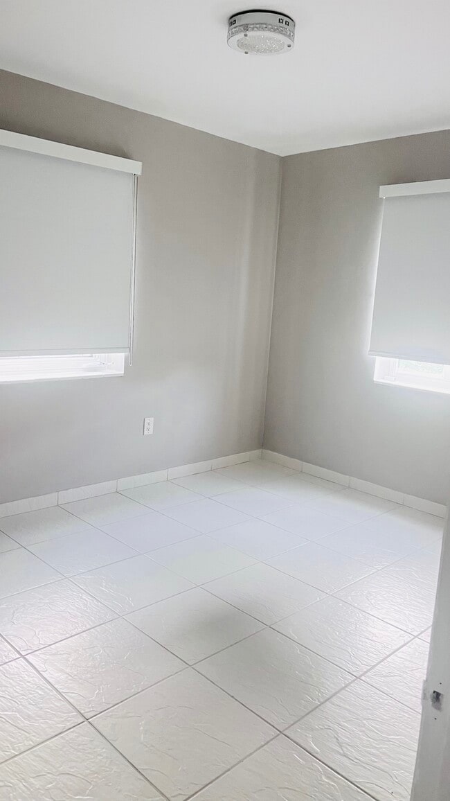 Photo - 2361 SW 27th St Unit 2