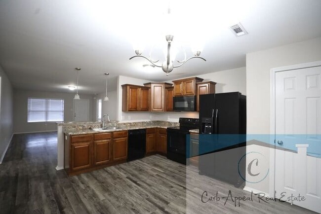 Photo - Beautiful 4 bed, 2 bath home with fenced back yard - Nettleton!!