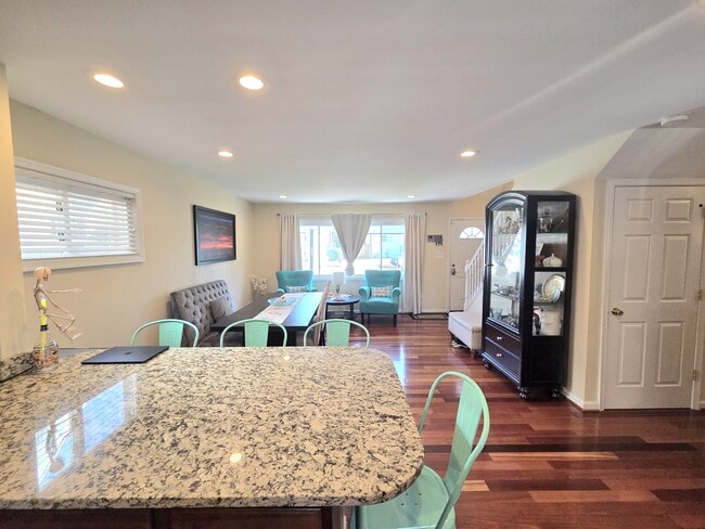 Photo - 108 N Gladden St