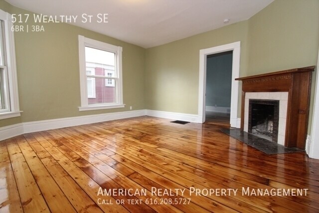 Photo - 517 Wealthy St SE