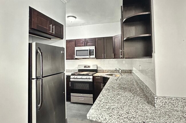 Photo - 6118 N Winthrop Ave