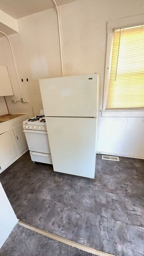 Photo - Clean, Simple & Ready for You - Studio Apartment Unidad Apt 1