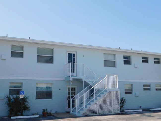Building Photo - 741 Hummingbird Way Unit 4