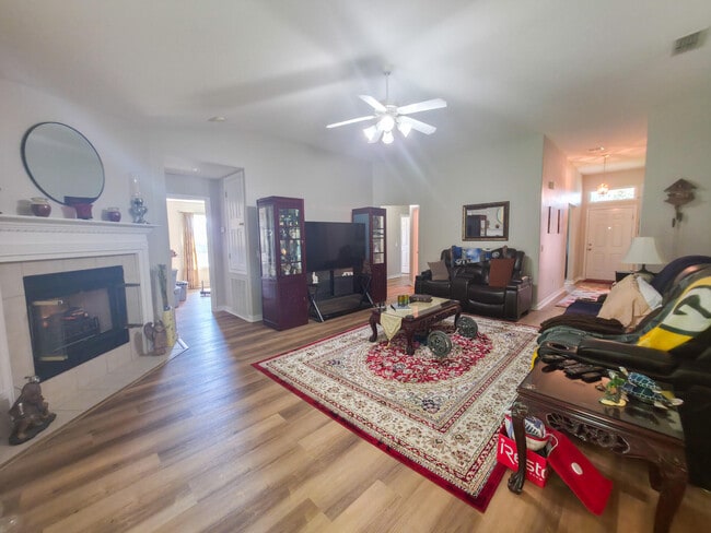 Photo - 7399 Broadmoor St