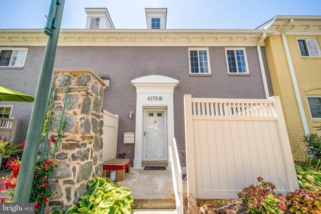 Building Photo - 4173 S Four Mile Run Dr Rental