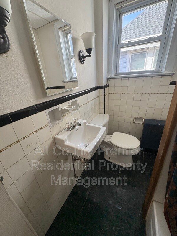 Photo - 717 Schiller Ave