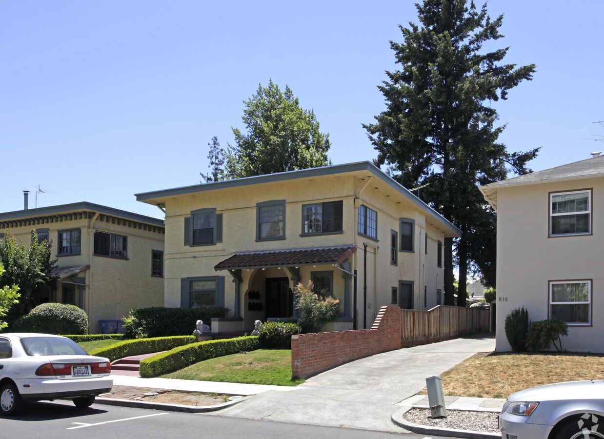 Photo - 818 Cowper St