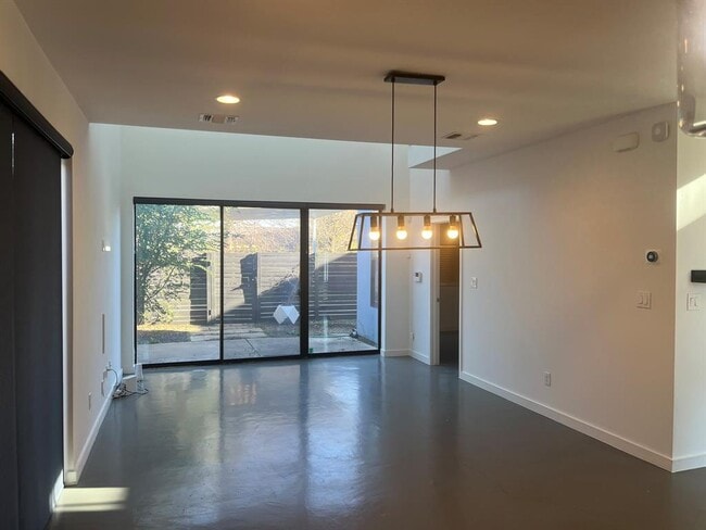 Photo - 1105 Altum St