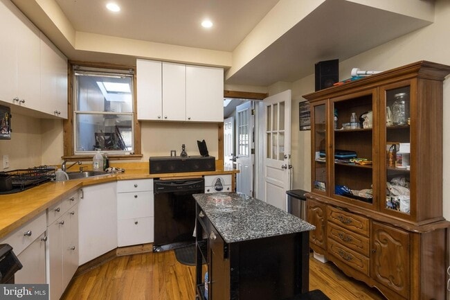 Photo - 2929 Miles Ave