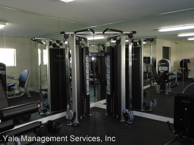 Photo - 18355 Collins St