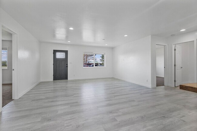 Photo - ***LEASE TAKEOVER*** COUNTRY CHARMER 3 BED...