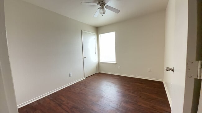 Photo - 6308 Temora Loop Unidad A