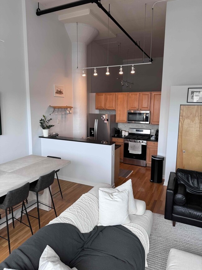 Photo - 1224 W Van Buren St Unit 207