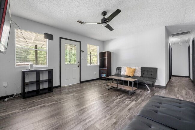 Photo - 541 Trails End Dr