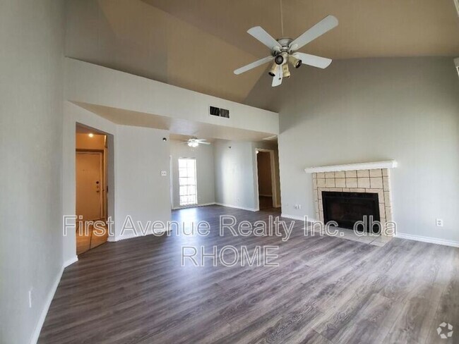 Building Photo - 3105 San Jacinto St Unit #308 Rental