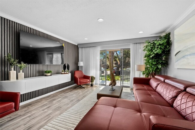 Building Photo - 604 S Ripple Creek Dr Unit 604