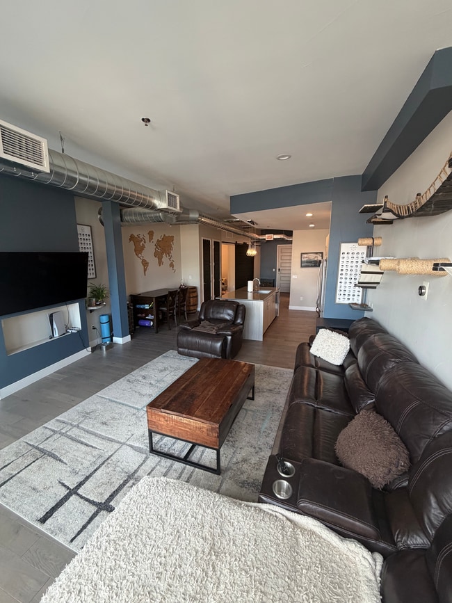 Photo - 3198 Blake St