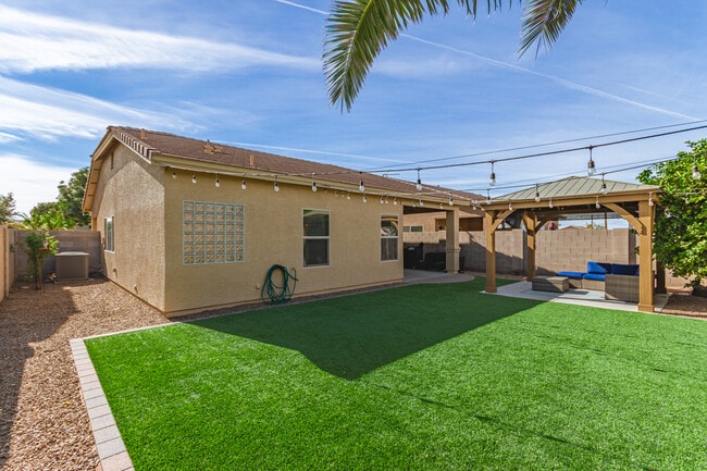 Photo - 1562 W Alder Rd