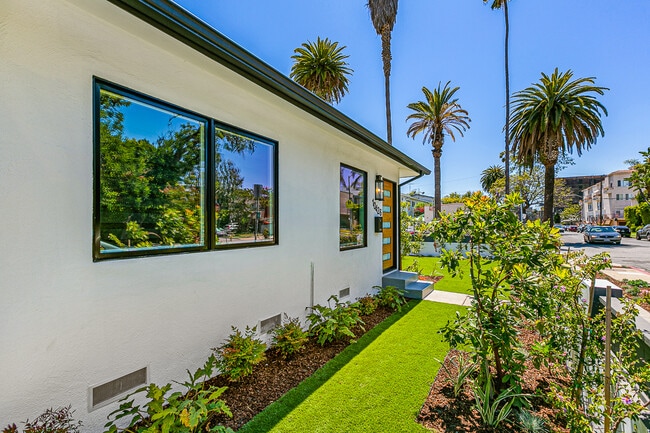 10418 Regent St