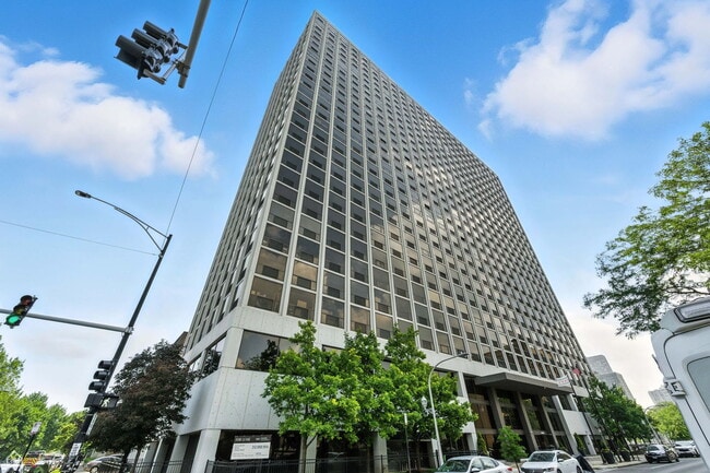 Building Photo - 4343 N Clarendon Ave Unit 2317 Rental