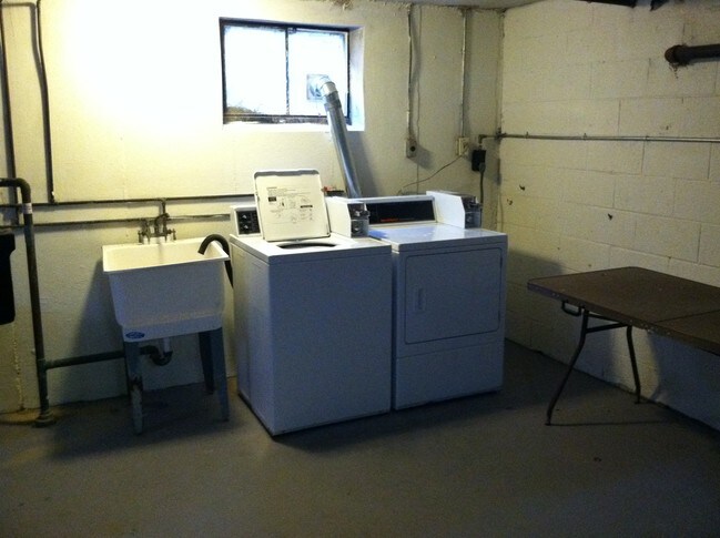 Laundry Facilities - The Reserves at Woodford