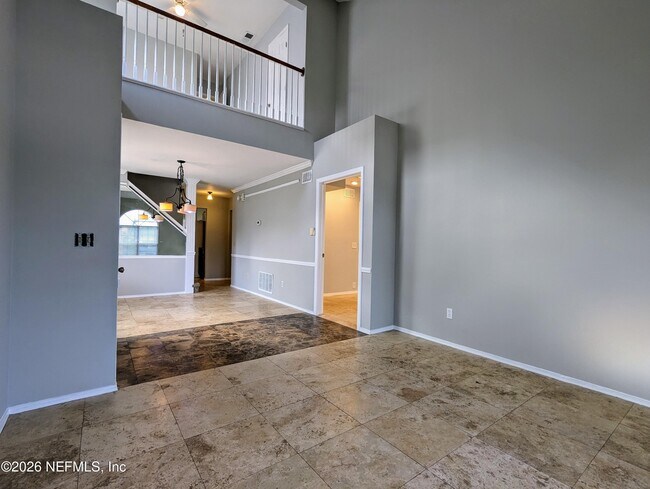 Photo - 572 Staffordshire Dr