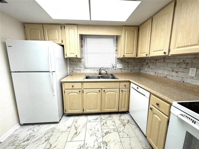 Photo - 610 Indian Rocks Rd N Unidad 103