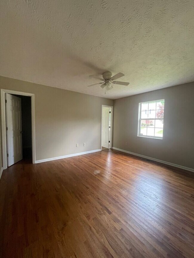 Photo - 3 bed, 2 bath, 2 car garage ranch style home with fenced yard.