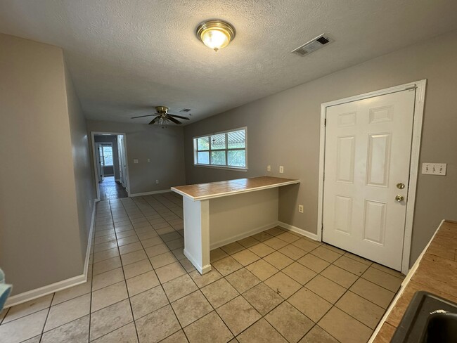 Photo - 140 Wildwood Cir