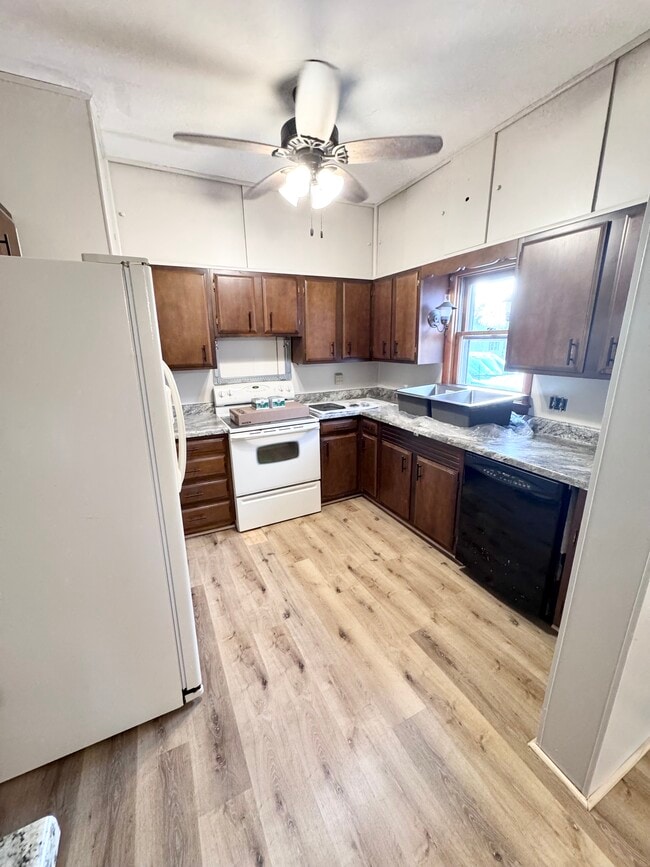 Photo - 102 E 8th St