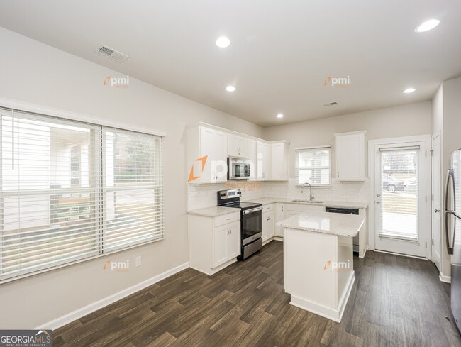 Photo - 3654 Madison St