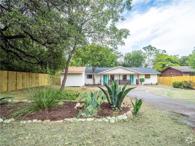 Building Photo - Updated 2BR Home with Private Yard – Prime...