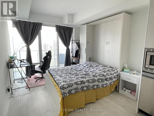 Photo - 501 Yonge St Unit 2206
