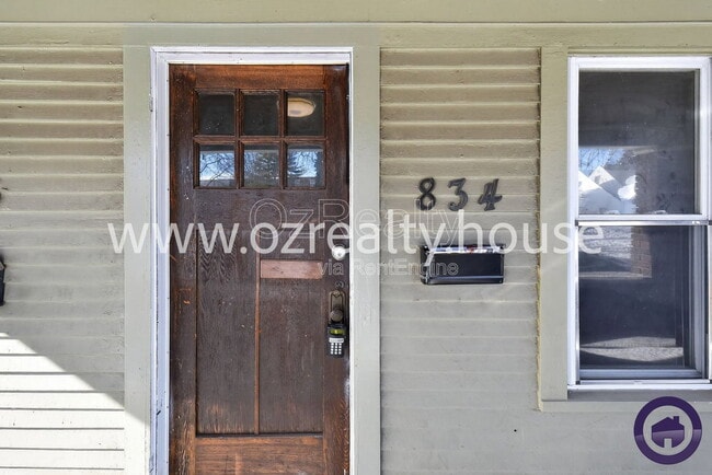 Photo - 834 Oak St