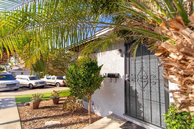 Building Photo - Charming 1 Bed/1 Bath - Just One Block from the Ocean in North Pacific Beach! Unit 826