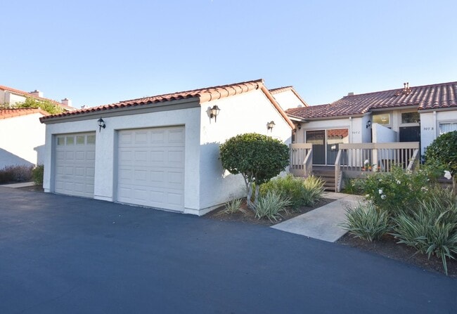 Building Photo - 3 BR Condo in Carlsbad! Close to Walking T...
